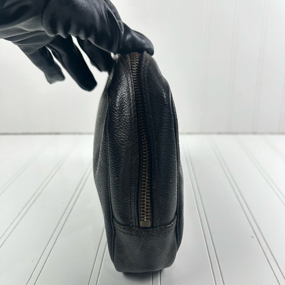 Louis Vuitton Trousse 23 Unisex
Brown Monogram canvas Cosmetic Bag - Picture 7 of 14